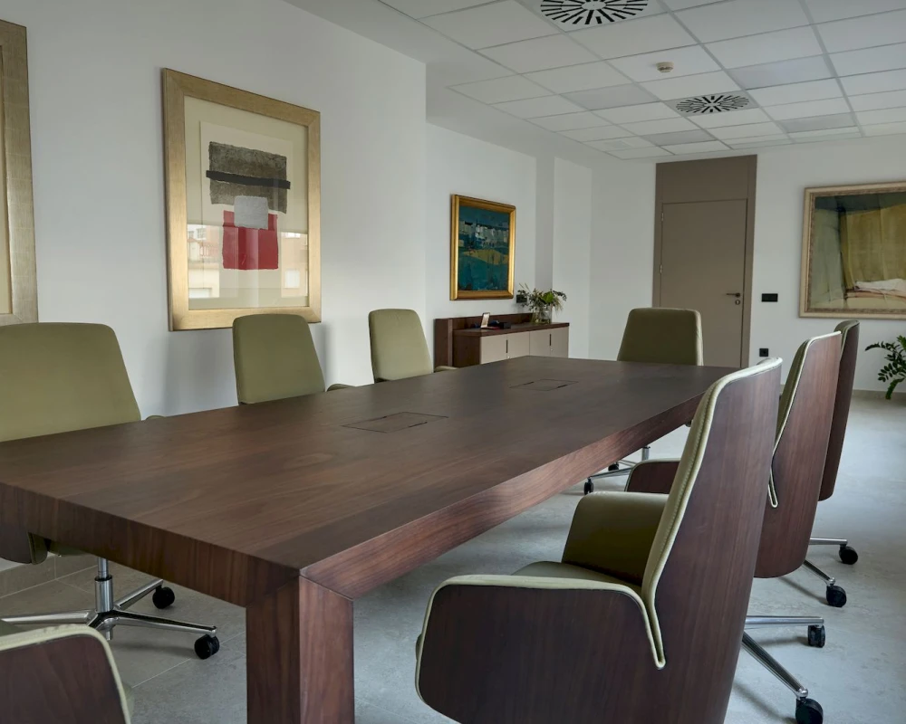 Мебель для переговорных Tola